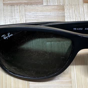 Rayban Gözlük Cam Kaplaması Söküldü