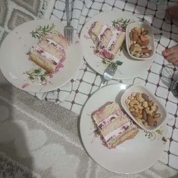 Tatbak Gıda Doğum Günümüzü Küflü Ve Bozuk Pastayla Kutladı