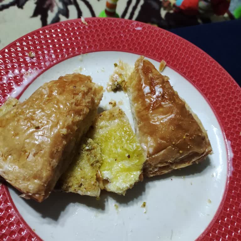 Öztürk Bey Baklava & Kadayıf Havuç Dilimi Tatlısı Hayal Kırıklığı