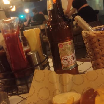 Pub Locale Umursamaz Ve Sert Tavırlar