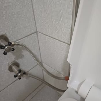 Ege Vitrifiye Kırık Ürün Klozet Kapağı