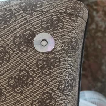 Guess Çanta Sorunu Soyulma Ve Renk Atma