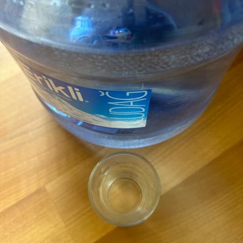 Erikli Suyunda Toz Ve Pislik