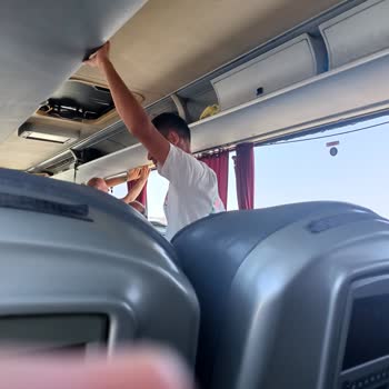 Metro Turizm Uzun Yolda Ayakta Yolcular Var Klimalar Su Akıtıyor