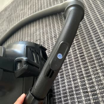 PHILIPS Ev Aletleri Süpürge Başlığındaki Tekerlek Evi Süpürürken Kendiliğinden Fırladı.