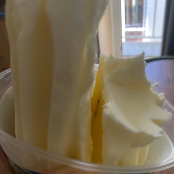 Sütaş Tereyağından Çıkan Siyah Derin Leke