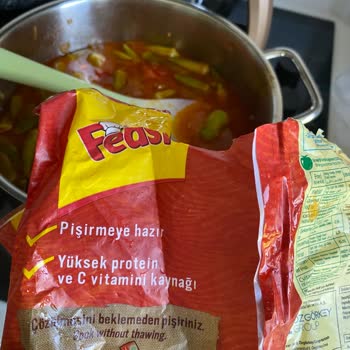 Feast İçinden Böcek Çıktı