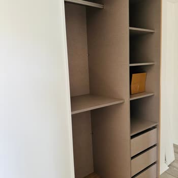 İstikbal Mobilya Aylarca Beklettiği Dolabı Eksik Kapak Gönderdi