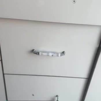 Yıldız Entegre Akriliklerde Çatlama Dolap Kapaklarında Sararma!