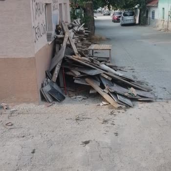 Eskişehir Tepebaşı Belediyesi Sokağımızda Ve Evimizin Önünde Huzursuzluk