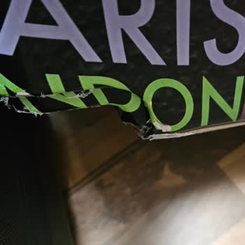 AJet, meine beschädigten Koffer wurden nicht ersetzt – Rad abgebrochen und keine Rückmeldung