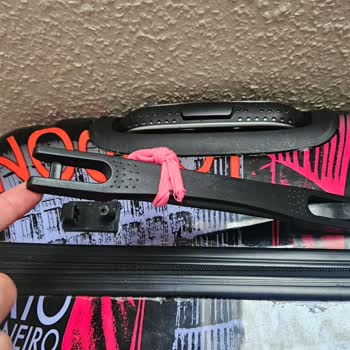 AJet, meine beschädigten Koffer wurden nicht ersetzt – Rad abgebrochen und keine Rückmeldung