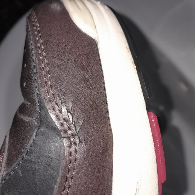 Skechers Ayakkabı Deri Çatlaması