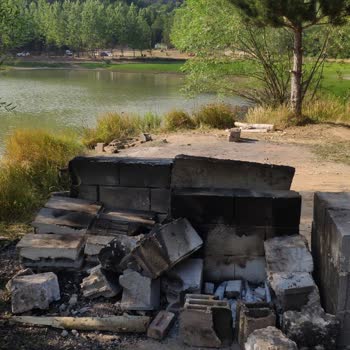 Bursa Büyükşehir Belediyesi Baraklı Göleti Piknik Alanı Malzemelerin Yıkılması Hakkında ( Bbb )