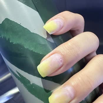 Baileys Beauty Bar Resmen Tırnağımı Deldi!