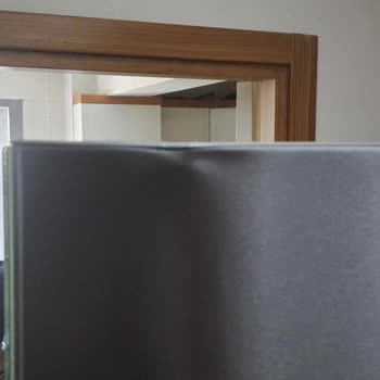 Electrolux Buzdolabı Hasarlı Ürün Ve Arkasında Durmaması