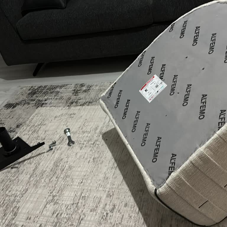 Alfemo Berjer Koltuk Takımı İlk Oturmada Ayaklarının Kaynağı Koptu