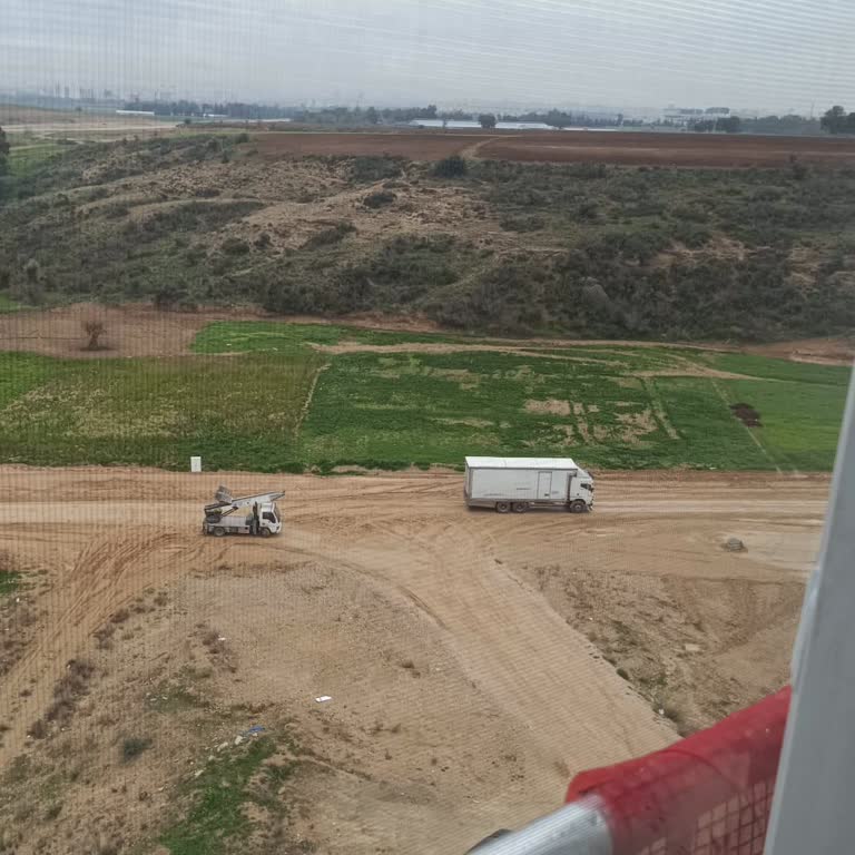 Adana Sarıçam Belediyesi Sarıçam'da Yolların Asfaltlanmasını Bekleyen Mahalle Sakinleri