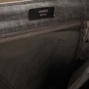 Mavi Jean Den Alınan Pantolon 1 Yıl İçerisinde Kendiliğinden Yırtıldı