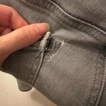 Mavi Jean Den Alınan Pantolon 1 Yıl İçerisinde Kendiliğinden Yırtıldı