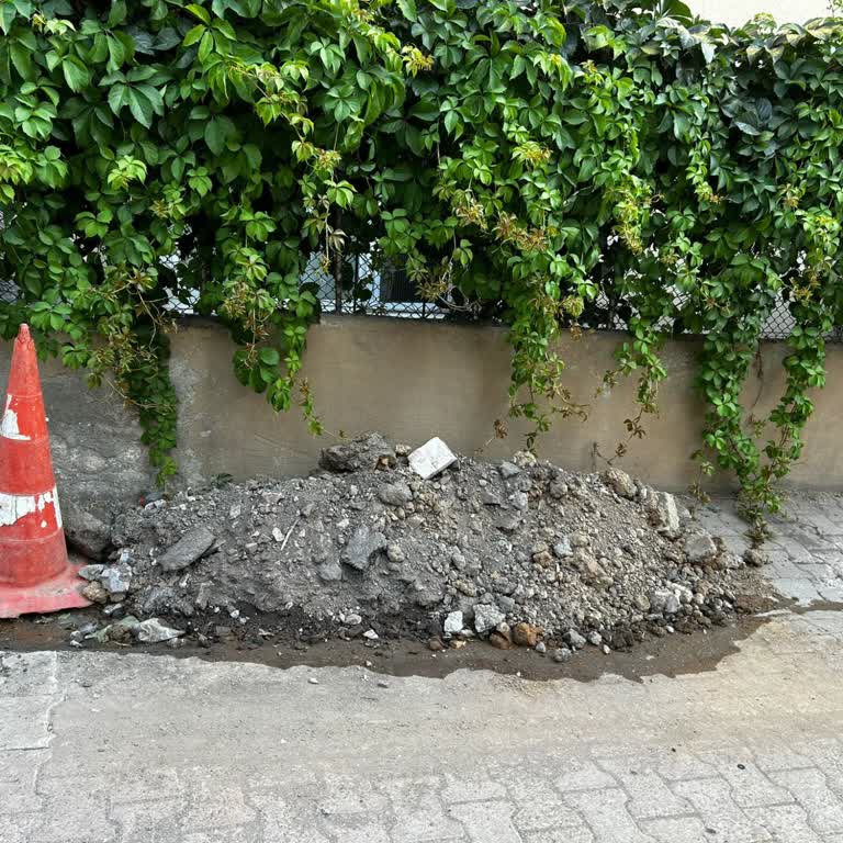 İSKİ Kazdığı Yolu Düzenlemiyor!