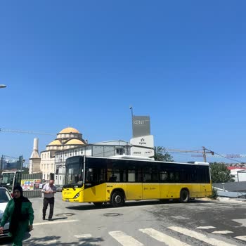 İETT Otobüsünde Klima Sorunu Ve Şantiye Önünde Mağduriyet