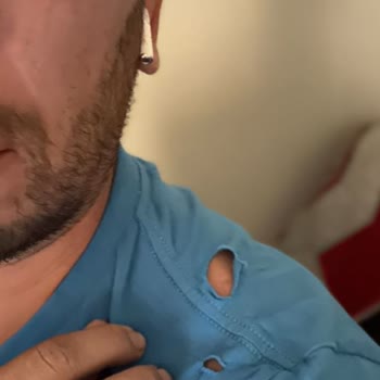 Gant T-shirt Sırt Çantası Kullanımı İle Yırtılacak Kadar Kalitesiz Mi?