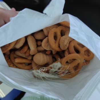 File Market Harras Krakerin İçinden Çıkan Madde