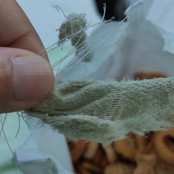 File Market Harras Krakerin İçinden Çıkan Madde