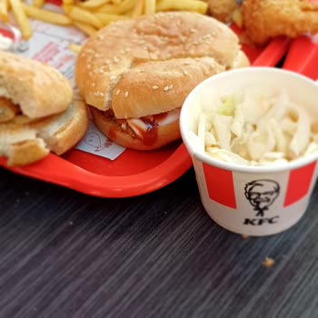 KFC unzureichende Qualität, Rohes Hühnchen und Alte Brötchen
