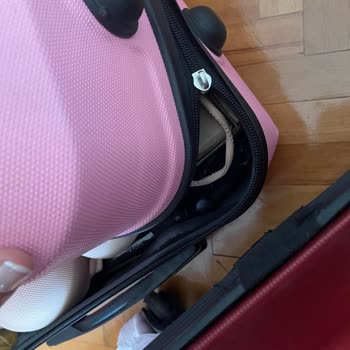Ajet Gepäckschaden zerstörtes Gepäck, kein Kundenservice, keine Entschädigung