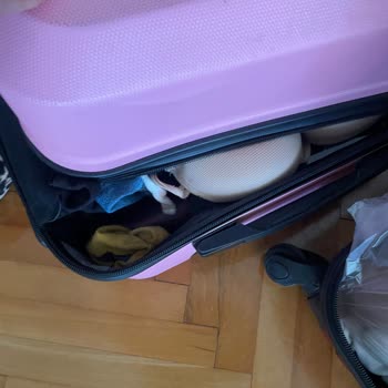 Ajet Gepäckschaden zerstörtes Gepäck, kein Kundenservice, keine Entschädigung