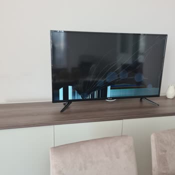 Hepsiburada Kırık Televizyon Göndererek Mağdur Eden Satıcıyı Kolluyor