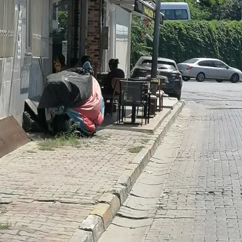 Beyoğlu Belediyesi Kaldırımı İşgal Eden Sarıyer Börekçisi