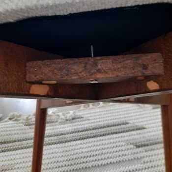 Yılmaz Masa Sandalye (Sultangazi) Hasarlı Sandalyeler, Aldığımıza Pişman Olduk.