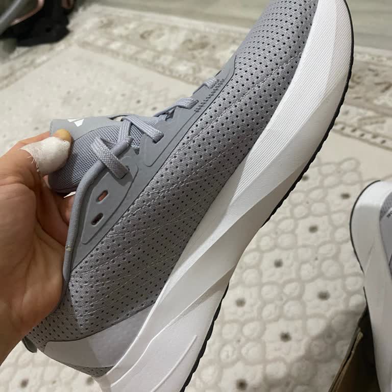 adidas Defolu Ve Kullanılmış Ayakkabı Sorunu