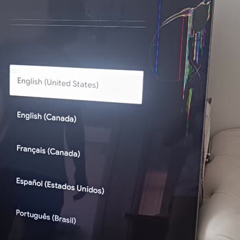 Teknosa Mağazası Kırık Televizyon Satıyor...