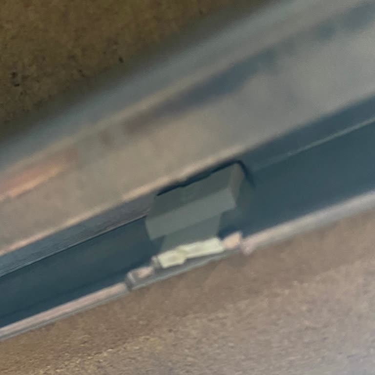 Samet A.Ş Rayların Plastik Parçası