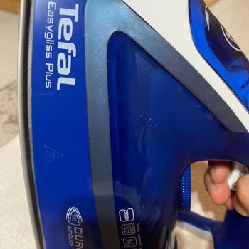 Tefal Easygliss Ütü Su Akıtıyor Ve Işığı Yanıp Sönüyor