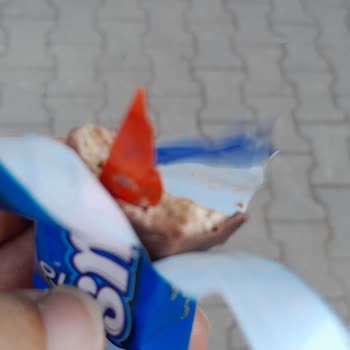 A101 Marketinizdeki Çikolatada Yabancı Madde Tehlikesi