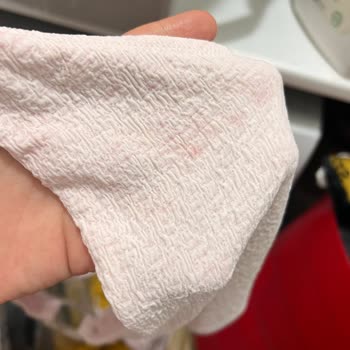 Ace Çamaşır Suyu Pembe Leke Yapıyor!