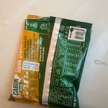 В упаковке Knorr Cabuk Noodle пустой и открытый пакет с соусом!