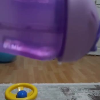 Wee Baby Suluk Akıtıyor!