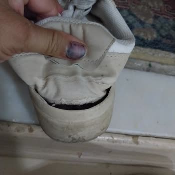 Zara Spor Ayakkabısı Kısa Sürede Kullanılmaz Hale Geldi