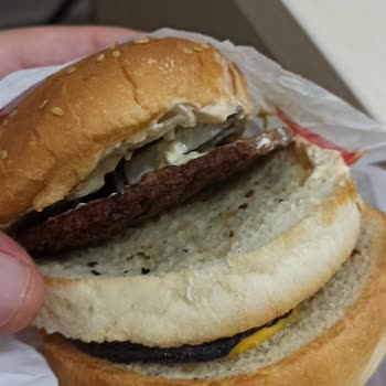 Burger King'den Gelen Hamburgerin Kalitesi Hayal Kırıklığı Yarattı