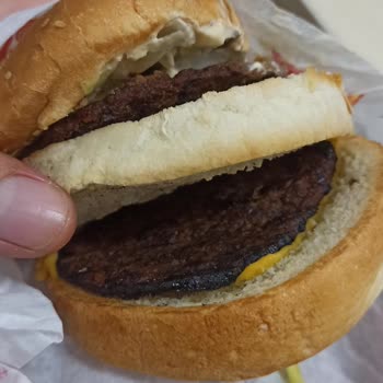 Burger King'den Gelen Hamburgerin Kalitesi Hayal Kırıklığı Yarattı