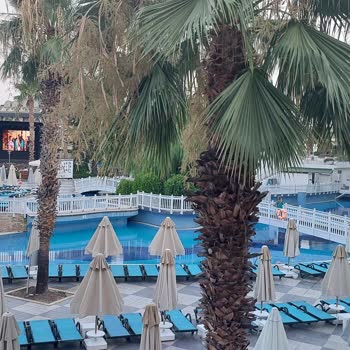 Crystal Hotels Kendi Ülkende 2 Sınıf Muamele Görmek.