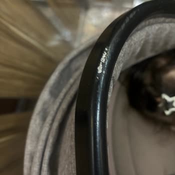 THY Bebek Arabam Çizik Ve Kilidi Kırılmış Bebeğim Kilitsiz Oturuyor