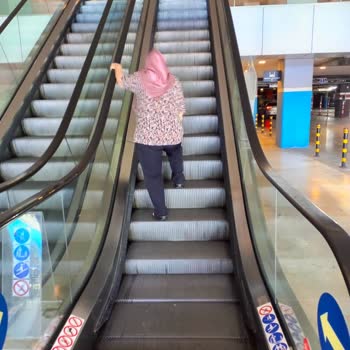 Vialand AVM’nin Yürüyen Merdivenleri