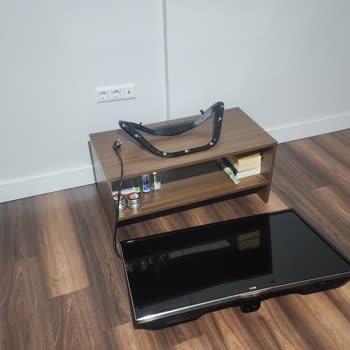 LG Televizyon Standı Kendi Kendine Kırılmış